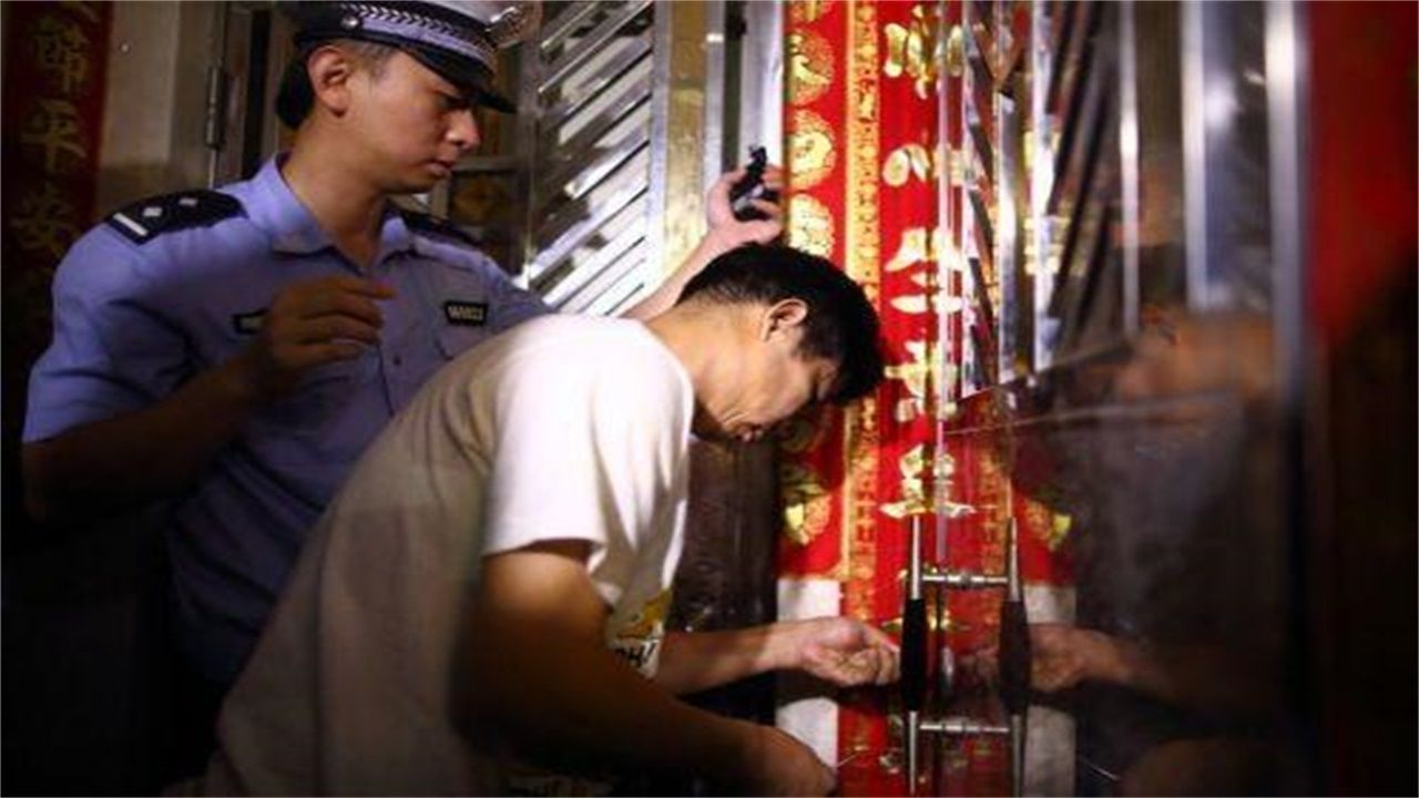 新龙场镇请开锁师傅开了锁后，师傅为什么一般都不进门，就算主人请也不进去？